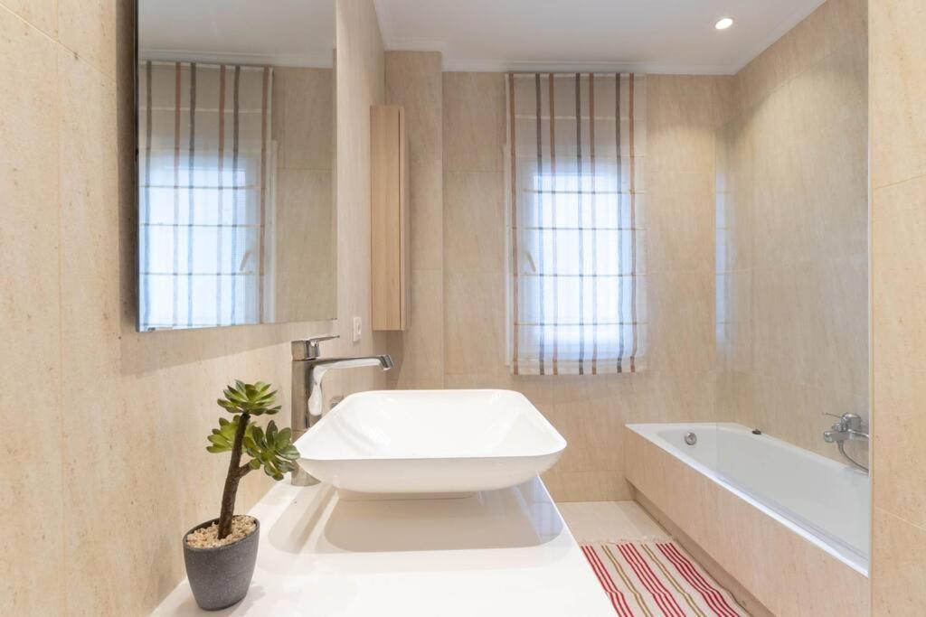 Apartamento Luxury Centro Bilbao Garaje Bilbau Exterior foto